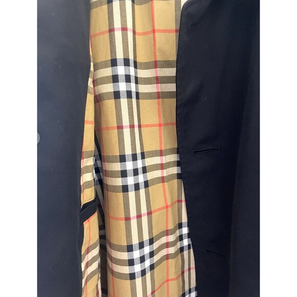 Burberry Black Trench Coat With Graphic Embroidery & Signature Check Lining - Picture 12 of 13
